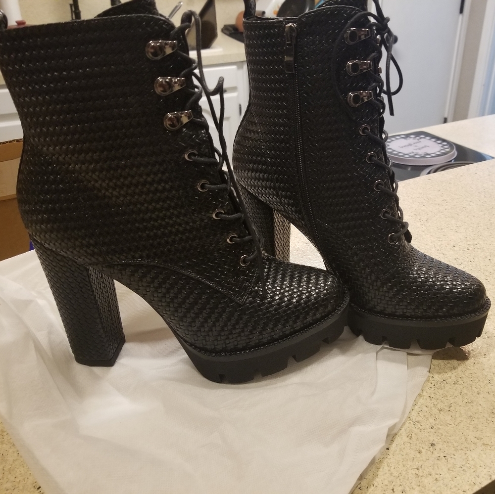 9.5 new black boots
